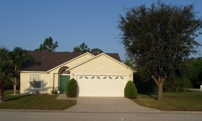 Bridgewater Crossing Villa | Bridgewater Lakes 3 bedroom 3 bathroom Pool Home