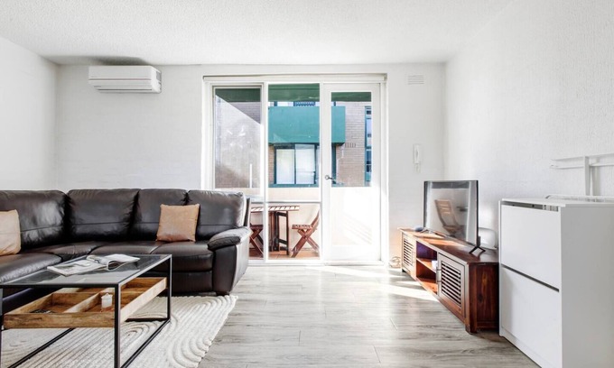 Albert Park Apartment | Bridport Rest A Relaxed Albert Park Abode
