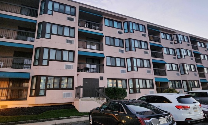 Southend Condo | Brigatine Beach Club - Steps to the beach, pools and wifi!