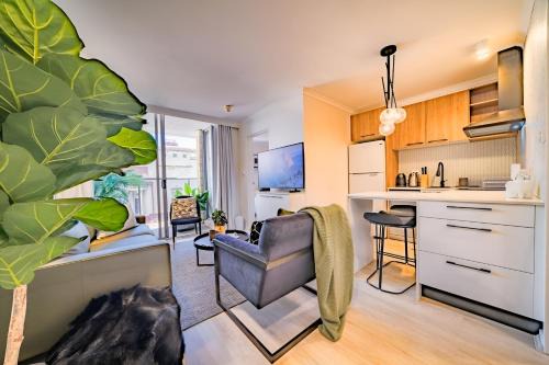 Chippendale Apartment | Bright 1BR with On-Site Gym I Sauna I Pool and Parking