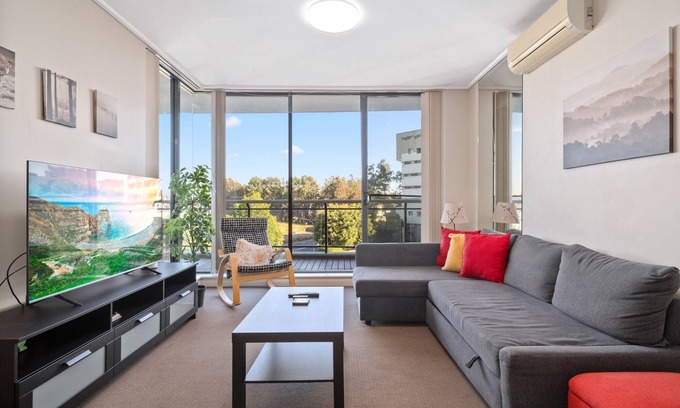 Wentworth Point Apartment | Bright 2-Bed Apartment Near Wentworth Point Sights