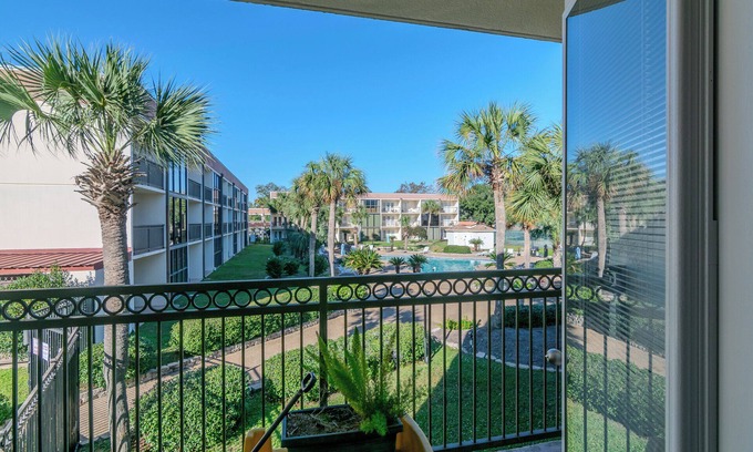Biloxi Villa | Bright 2 bedroom, 2 bathroom villa with pool view - at beachside Ocean Club