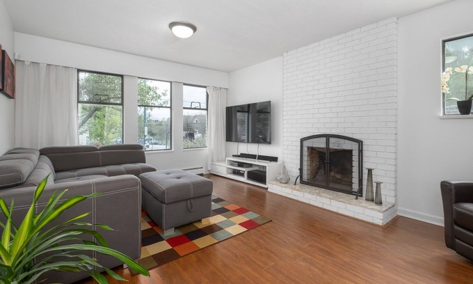 Grandview-Woodland House | Bright 2 bedroom Commercial Dr area