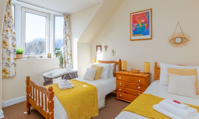 Galashiels Apartment | Bright 2bed apartment in Galashiels City Centre