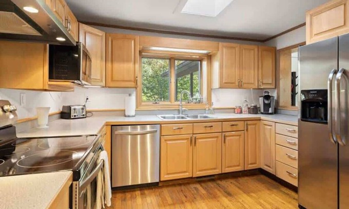 Hendersonville House | Bright 2BR House w/Sunroom + Firepit~Near Trails