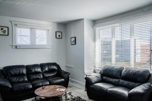 Walkerville Apartment | Bright 3 BDRM Unit Perfect for Longer Stays