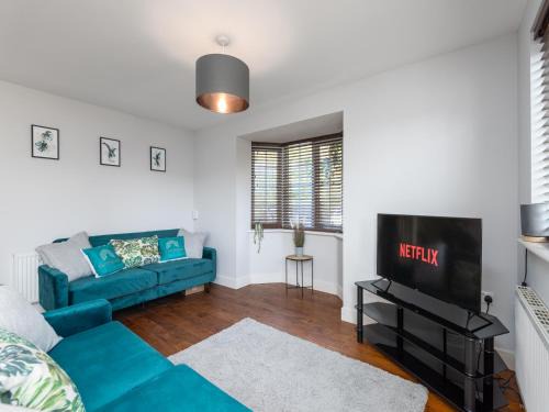 Ashford House | Bright 3 Bed House For 5- City Central - Free Parking