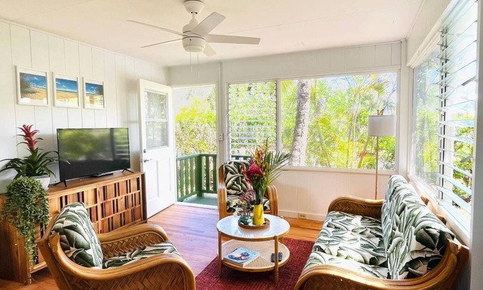 Waimanalo House | Bright 3-bedroom tropical house in Waimanalo Beach Lots