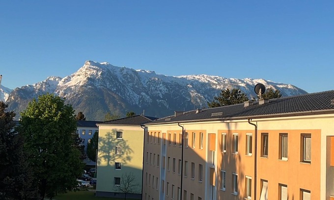 Taxham Apartment | Bright 4-room apartment with fantastic views of the Untersberg