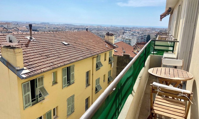 Le Piol Apartment | Bright 50 m² apartment with balcony