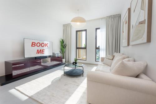 Umm Suqeim 3 Apartment | Bright & Airy 1BR in Asayel 2 - Fits 4 Comfortably