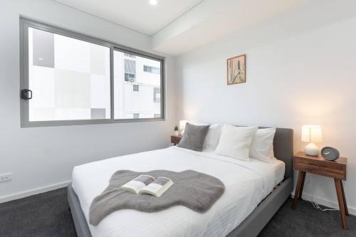 Parramatta Apartment | Bright & Airy 2BR - Steps to Station & Westfield