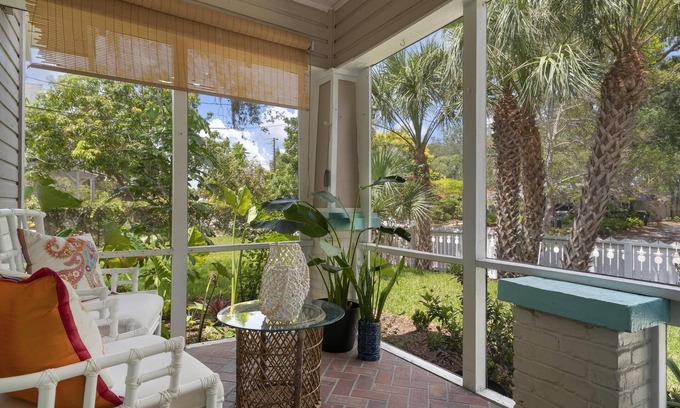Bayou Oaks House | Bright, Airy, Beach Bungalow Near Downtown, St Armands, Longboat! Pet Friendly!