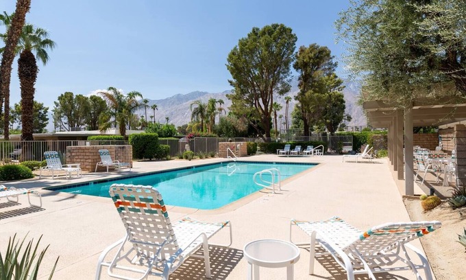 Sunrise Vista Chino Condo | Bright, airy mid-century condo in the heart of Palm Springs!