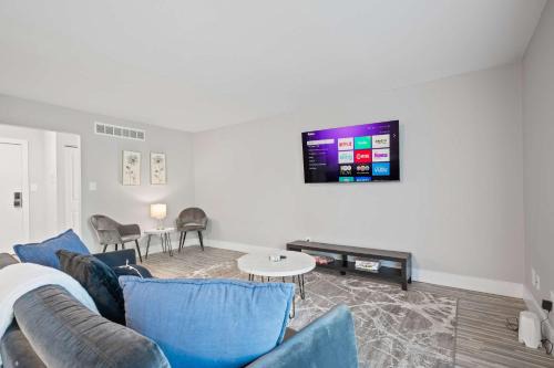Rochester Apartment | Bright & Airy Urban Unit Walk to Everything