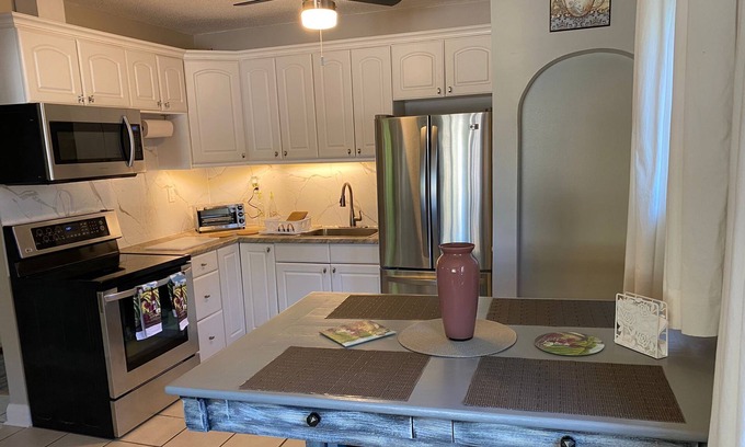 East Galt House | Bright and Adorable 2 bedroom unit