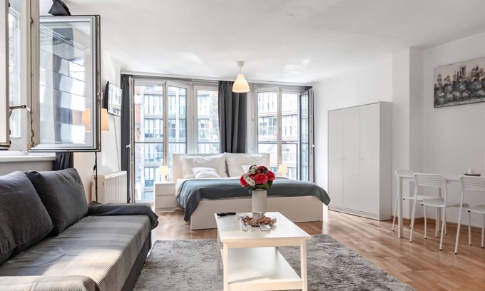 Erdberg Apartment | Bright and Airy 1BR Apartment/Close to Everything