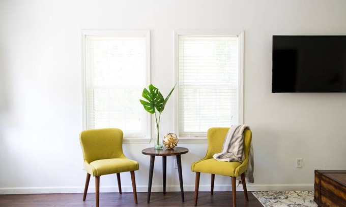 Riverland Terrace House | Bright and beautiful 2-bedroom carriage house in Charleston SC with AC, WiFi