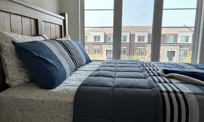 Whitby House | Bright and elegant home - your home away from home