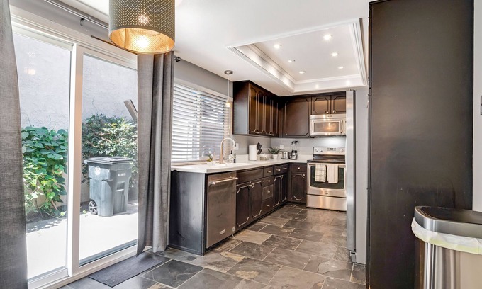 Tustin House | Bright and Open 4 bedroom ranch-style home