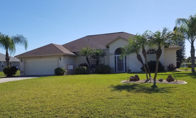 Long Meadow House | Bright and open home with southern exposure in Rotonda West. A tropical getaway!