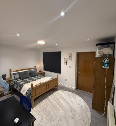 Bow Apartment | Bright and Spacious Entire One Bedroom Apartment with Living Room and Private Garden