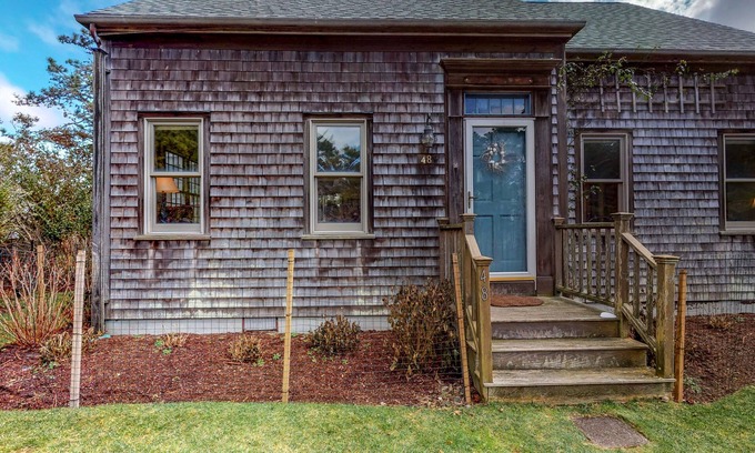 Eel Point House | Bright and spacious house with WiFi & washer/dryer - short walk to the beach