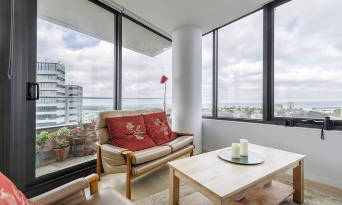 St Kilda Apartment | Bright and Stylish with Bay Views Pool and Sauna