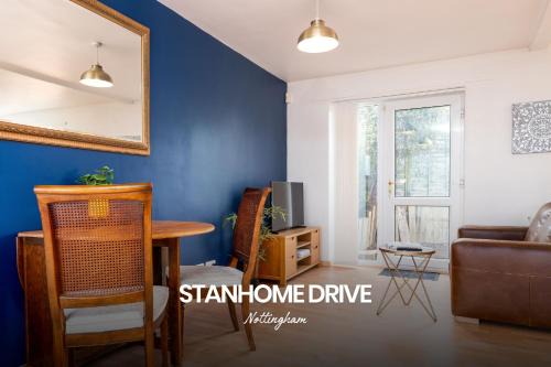Wilford Apartment | Bright and Warm 1-bed Annexe in West Bridgford, Nottingham by Renzo, Free Driveway Parking!