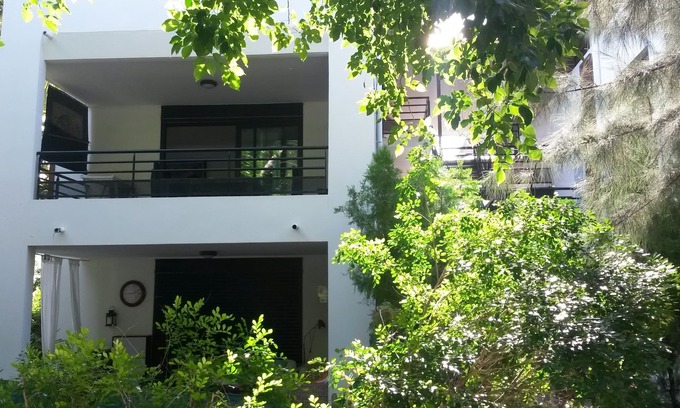 La Saline Les Bains Apartment | Bright apartment 80 meters from the lagoon, with large covered terrace