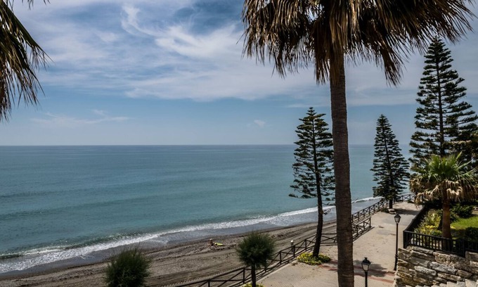 La Gaspara House | Bright apartment 1st line beach