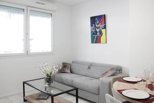 Les Puces de Saint-Ouen Apartment | Bright apartment near Paris Montmartre