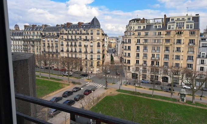 Quartier de l'Ecole-Militaire Apartment | Bright apartment near Invalides and St Germain des Prés