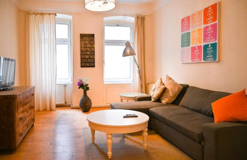 Rudolfsheim-Funfhaus Apartment | Bright Apartment Schönbrunn Palace