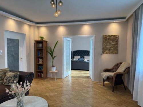Meidling Apartment | Bright apartment with parking near Schönbrunn