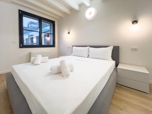 Ponte Nuovo Apartment | Bright apartment with terrace and pool