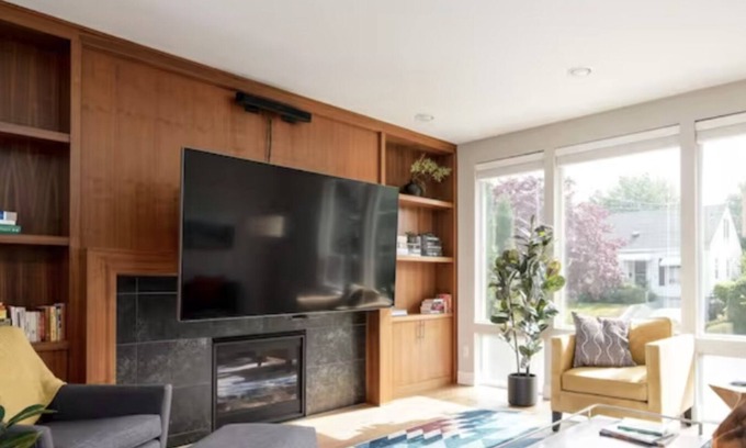 Richmond House | Bright & Beautiful 4 bed/3 bath home in Desirable Neighborhood- Pet Friendly!