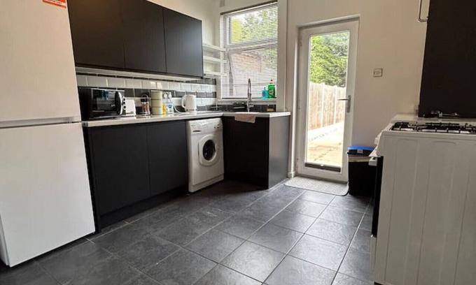 Crewe House | Bright & Central Home
