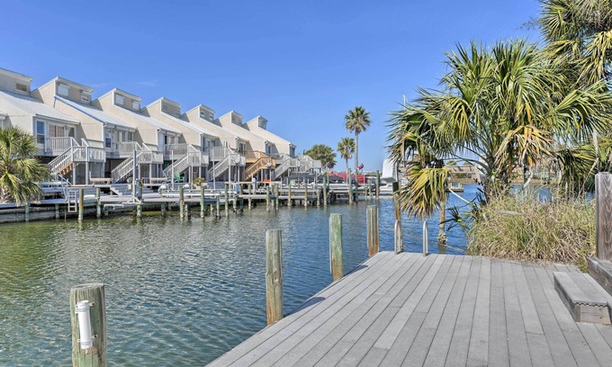 Perdido Key Coves One House | Bright & Chic Pensacola Townhouse w/Sunroom!