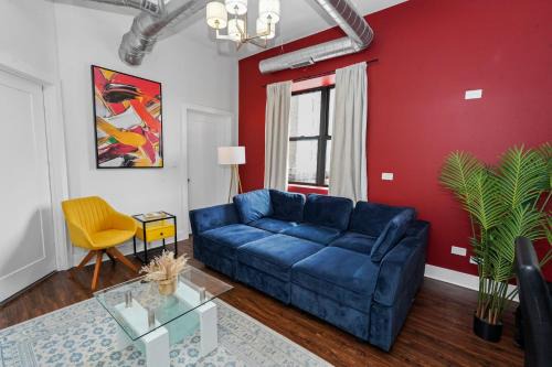 Near South Side Apartment | Bright Chicago 420-Friendly 3BR Retreat Smoke Friendly Unit Near McCormick Place Convention and Museum Campus