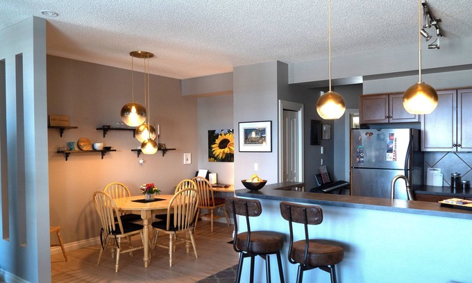 Northwest Calgary Condo | Bright, clean one bedroom condo with amazing views. Quick exit to the mountains!