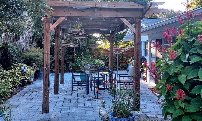 Venice Gardens House | Bright/Comfortable/Fully Equipped Home in Convenient Location Near Beaches
