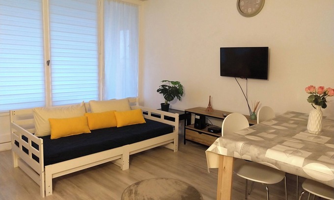 Angers Apartment | Bright & Cosy apartment + balcony - Center 8min walk