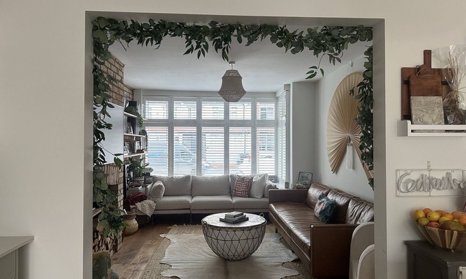 Woodside Apartment | Bright cozy London home, 20 mins to central London