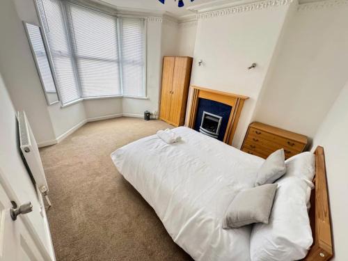 Easton House | Bright & Cozy Private Room Near Bristol City Centre