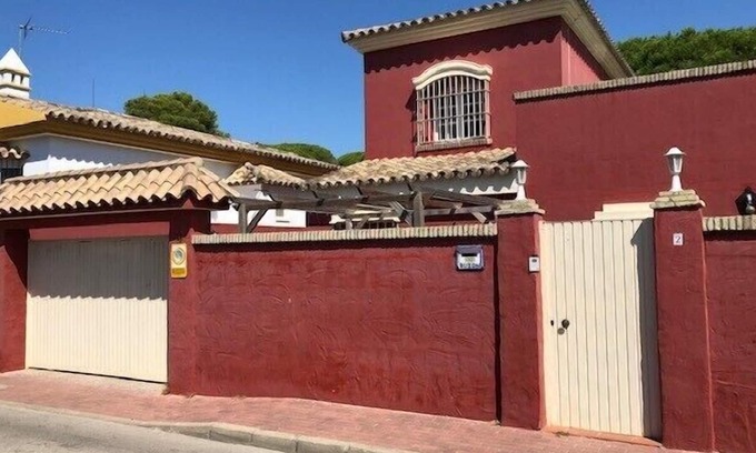 El Puerto de Santa Maria Ski Chalet | Bright Villa in quiet Beach Urbanization