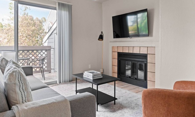 Foster City Apartment | Bright Foster City 1BR w/ Gym, Pool & W/D, near VISA, by Blueground