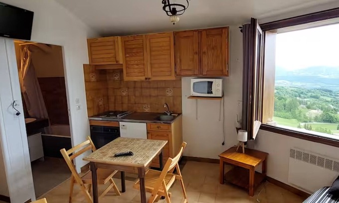 Saint-Michel-de-Chaillol Apartment | Bright 14m2 studio with unobstructed view
