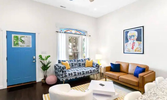 Shelby Park House | Bright, Fun, & Modern Cottage on a Hip and Walkable Block - Close to Everything!