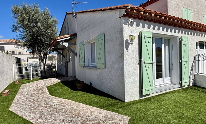 Latour-Bas-Elne House | Bright Ground-Floor Apartment with Garden in Quiet Area, Close to Beach and Shops